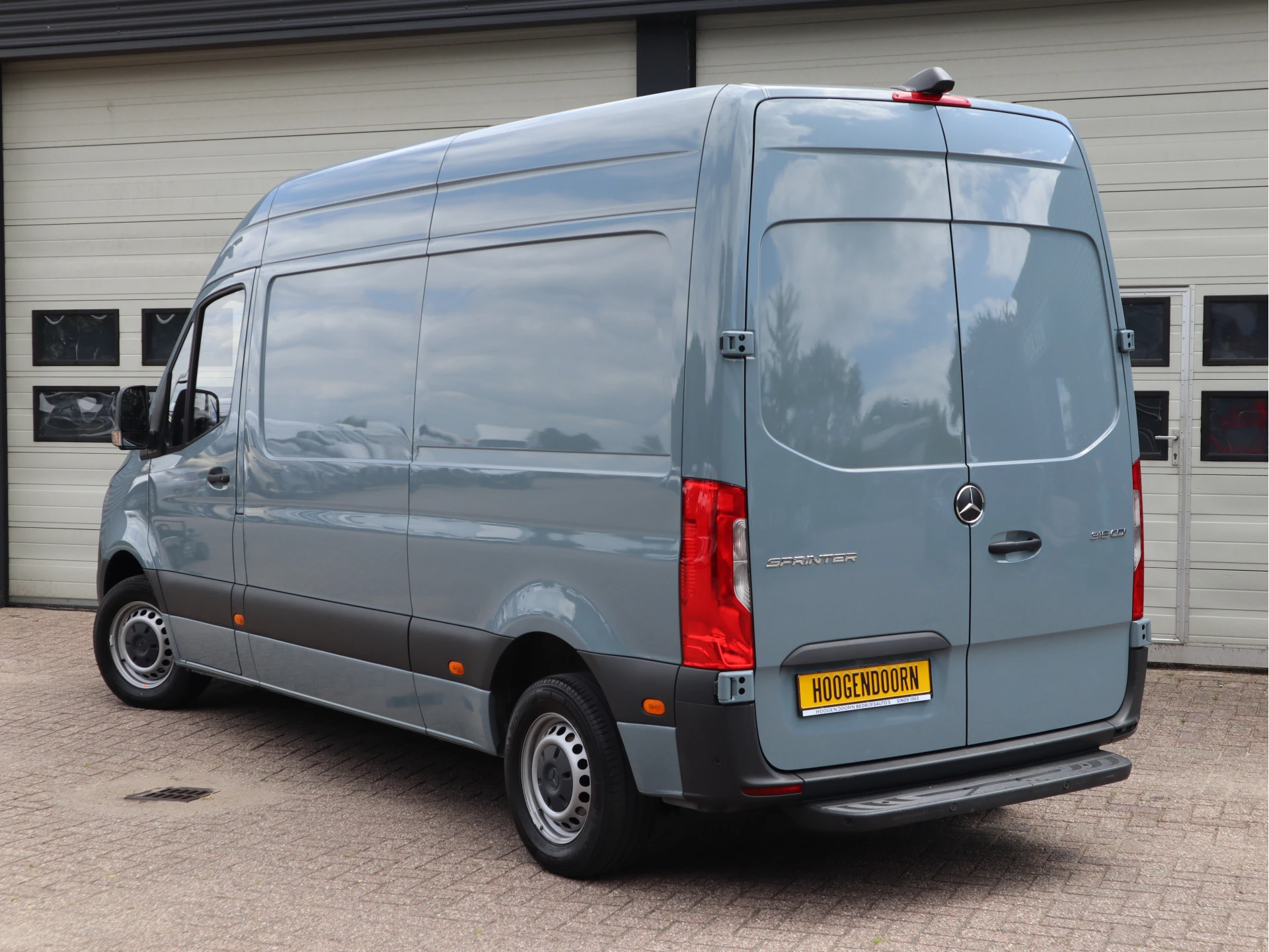 Mercedes-Benz Sprinter 2024 - 315 CDI 150 pk L2H2 Mbux - Camera - Bankje afbeelding 5