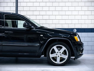 Jeep Grand Cherokee 2009 - 6.1 V8 Hemi SRT-8 | Youngtimer! obrazek 7