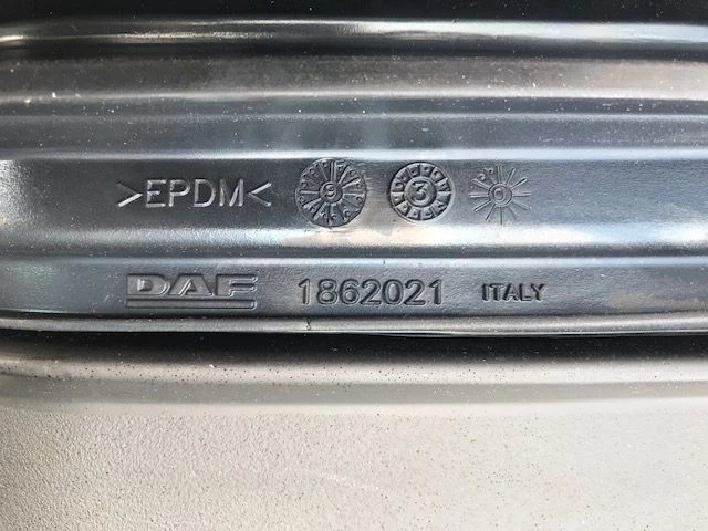 DAF - 1975729-1862021 LUCHTFILTERTOEVOERLEIDING+AFDICHTHOES XF106 (NIEUW) afbeelding 4