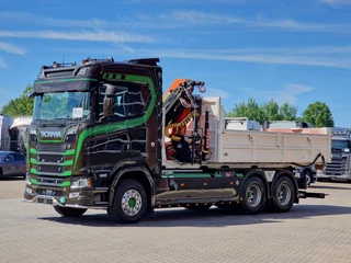 Scania S 2023 - 590S V8 NGS 6x4 - HIAB Multilift 24T + Box with Palfinger crane - Like new - Retarder - Full air - Leather obrazek 3