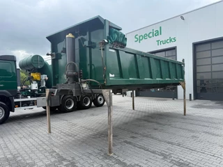 Volvo FMX 460 2015 - 8x4 / Euro 6 / Automix AM9 Betonmixer + WAF FC Kipper (Wisselsysteem) obrazek 9