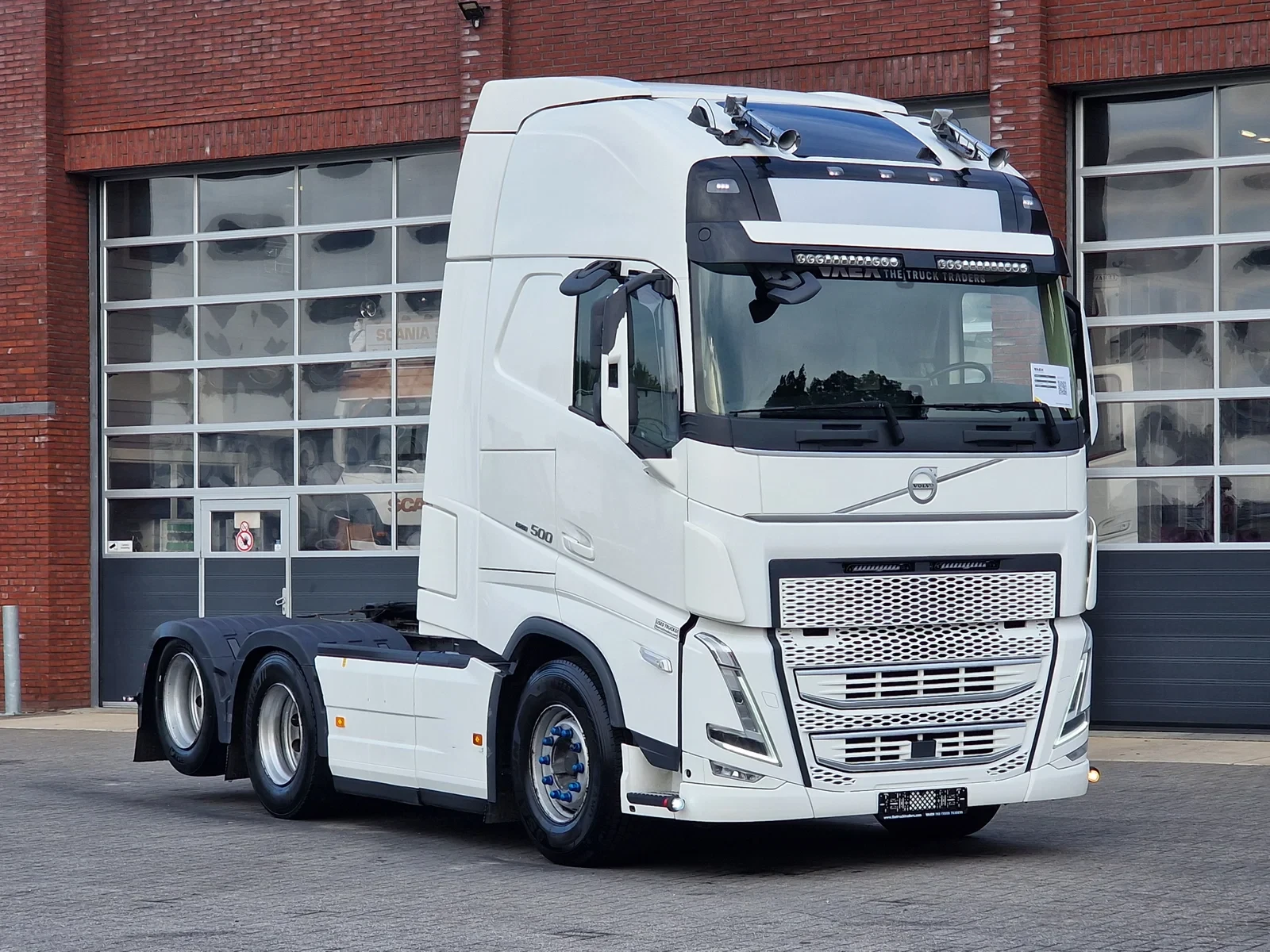 Volvo FH 2023 - 13.500 Globetrotter XL 6x2 - Full air - Leather - 3.20 WB - VEB+ afbeelding 1