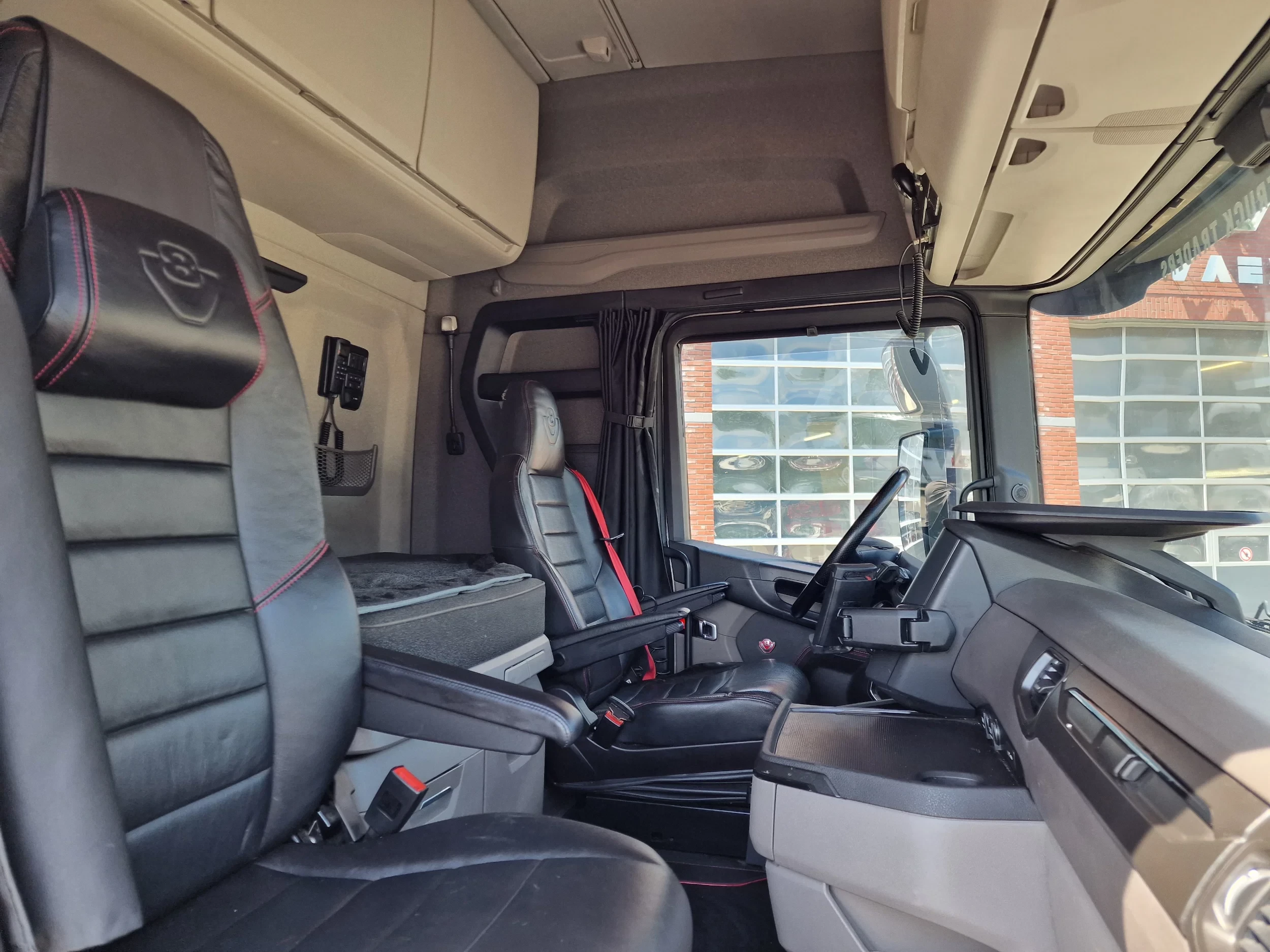 Scania S 2023 - 660S V8 NGS Highline 6x2 - Retarder - Full air - Leather - Led - Alloy wheels obrázek 22