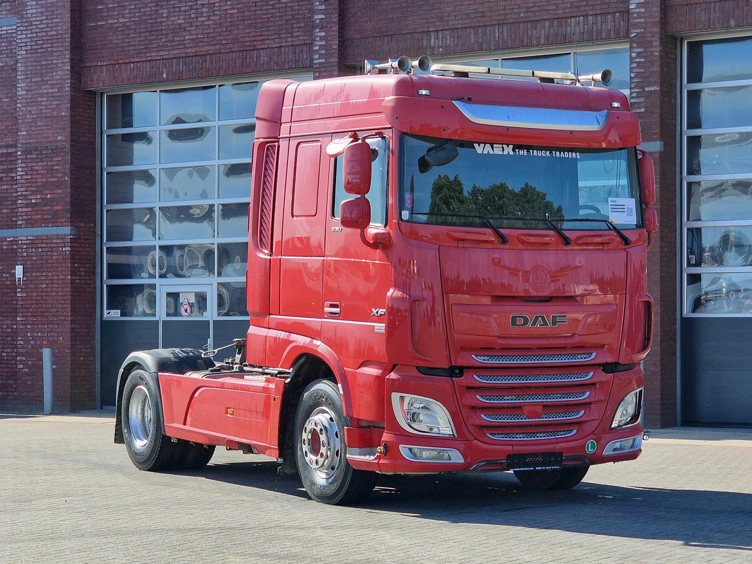DAF XF 2019 - 530 SpaceCab 4x2 - Retarder - PTO/Hydraulic - Full air - Leather - Fridge afbeelding 1