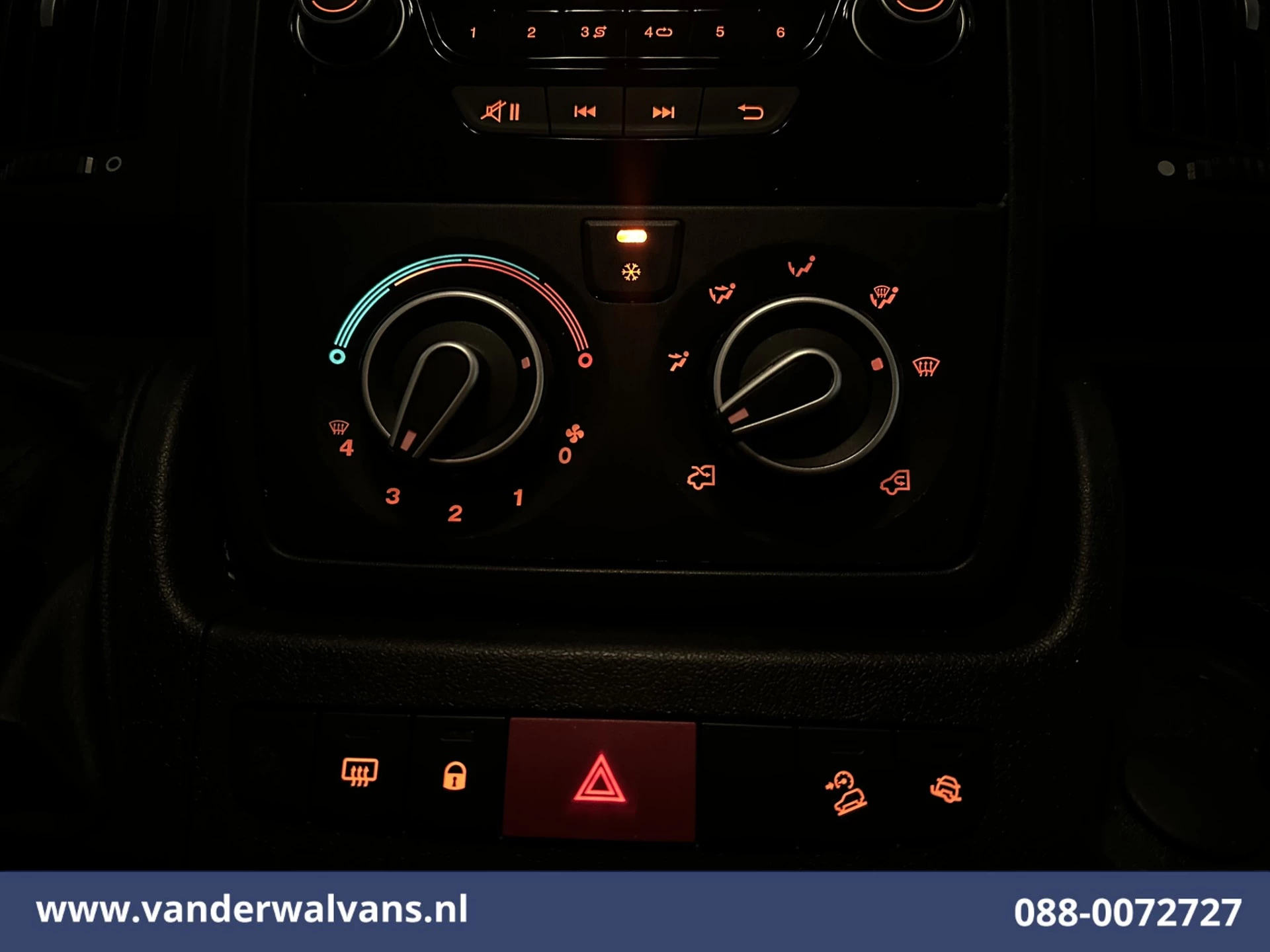 Peugeot Boxer 2022 - 2.2 BlueHDi 141pk Bakwagen 436cm Lang Laadklep Euro6 Airco | 1055kg laadvermogen | Camera image 7