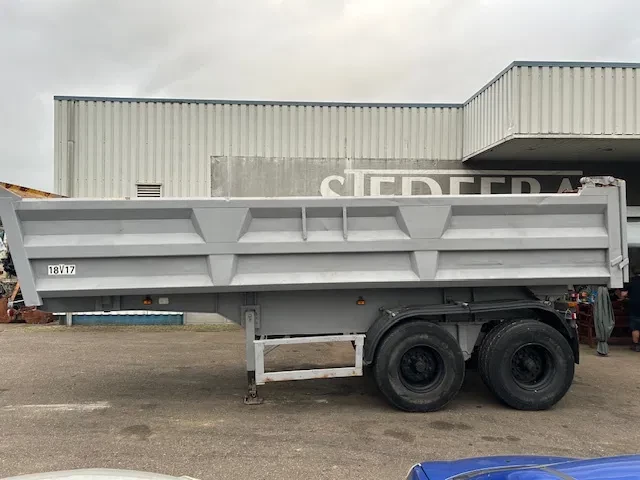 Trax 1995 - 2 Axle Steel Tipper , Spring Suspension , Drum Brakes obrázek 2