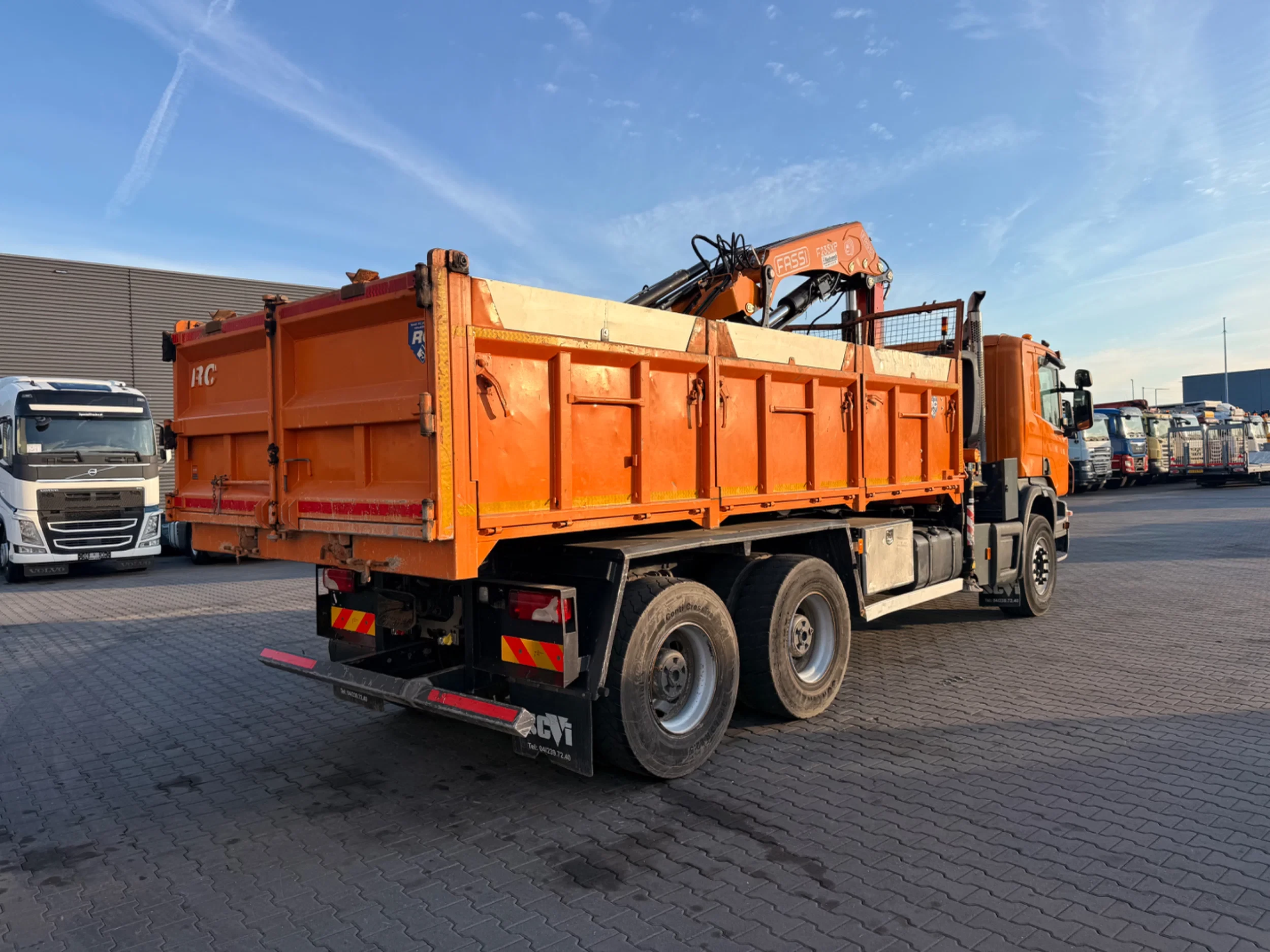 Scania P 2011 - P400 6x4 / Kipper / Retarder / Fassi F235AXP.24 / Maar 286432km afbeelding 4