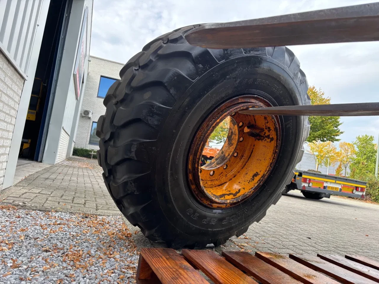 Dunlop - Used 555/70R24 EM Dunlop wheel for Ahlmann wheelloader obrázek 12
