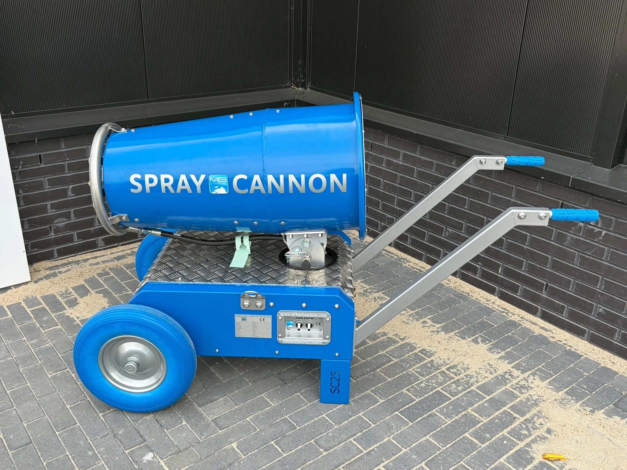 Mercedes-Benz Spraycannon 25 2026 obrázek 11