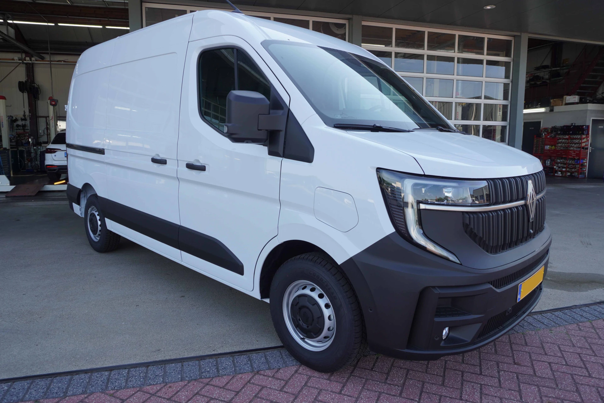 Renault Master 2026 - E-Tech T35 L2H2 Advance long range 87 kWh 143PK Automaat immagine 2