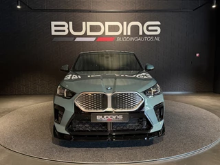 BMW iX2 2024 - eDrive20 67 kWh immagine 2