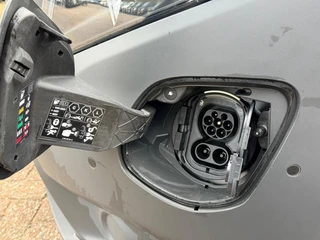 Mercedes-Benz eVito 2025 - 66 kWh 261 km WLTP Snelladen - L2 Lang - Apple imagen 3 miniatura