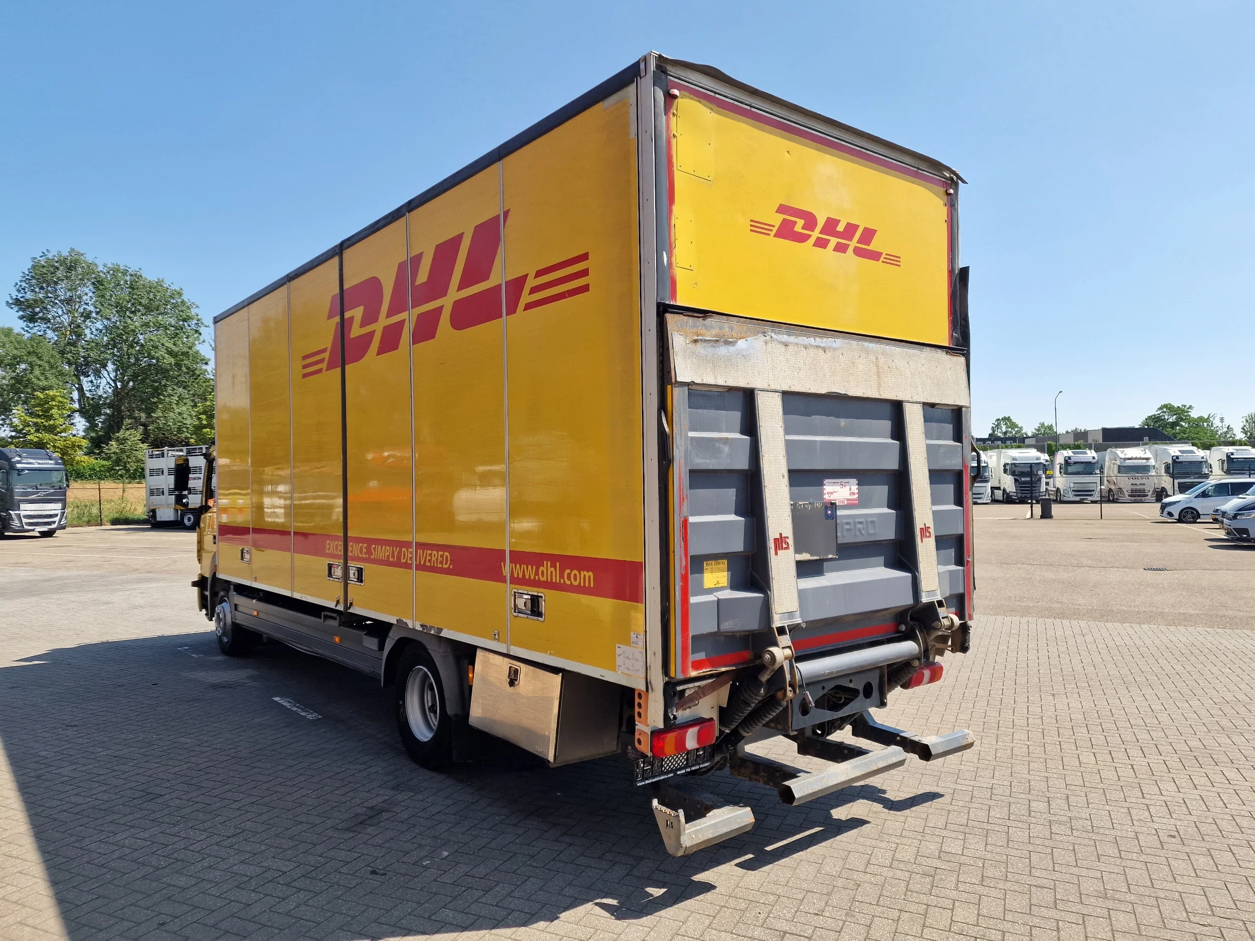 Mercedes-Benz Atego 2013 - 1223 4x2 Box with sidedoors - Loadlift - Euro 6 - Low KM - Automatic gearbox image 5