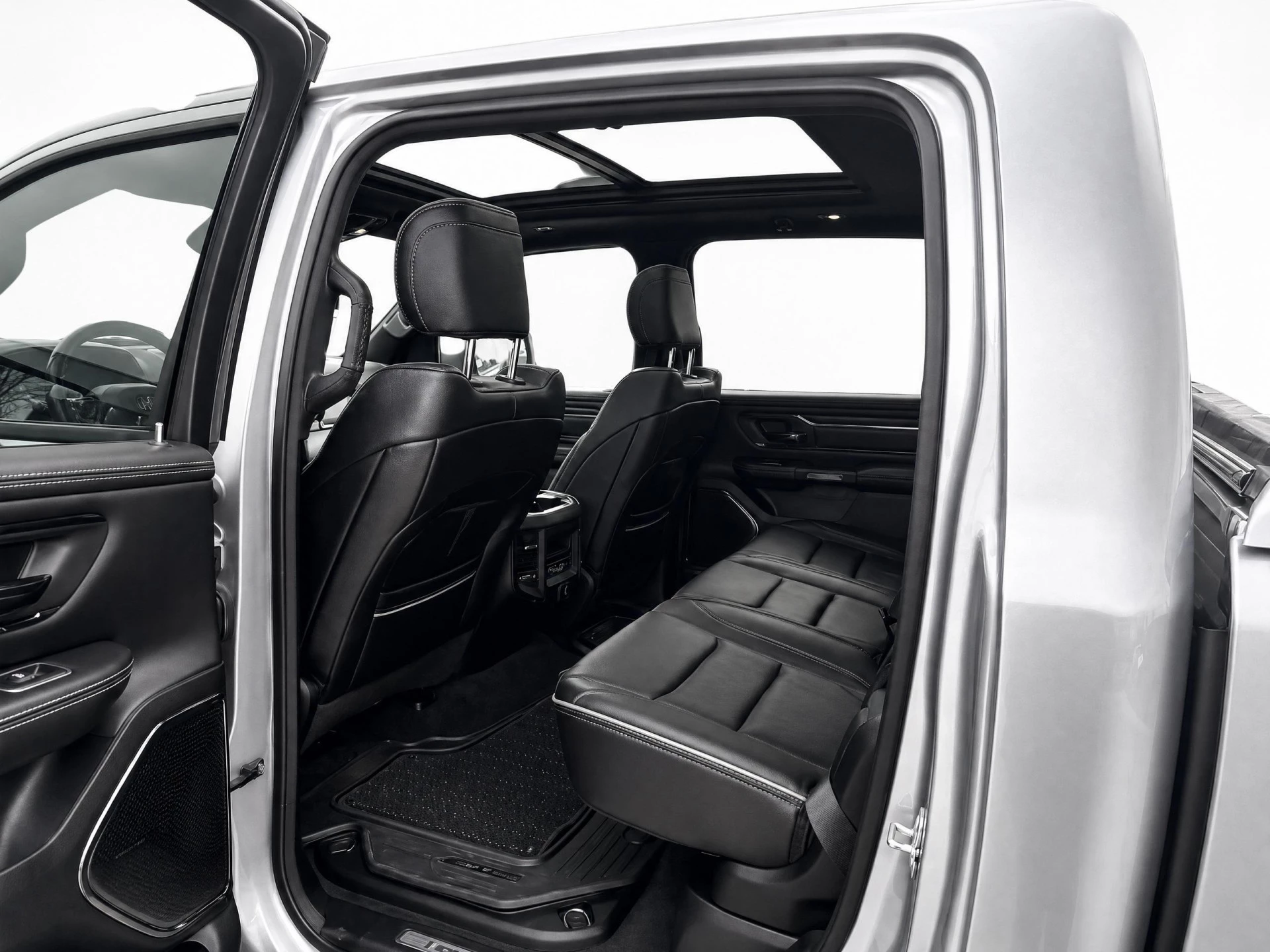 Dodge Ram 1500 2022 - 5.7 V8 4x4 Crew Cab Limited obrázek 19