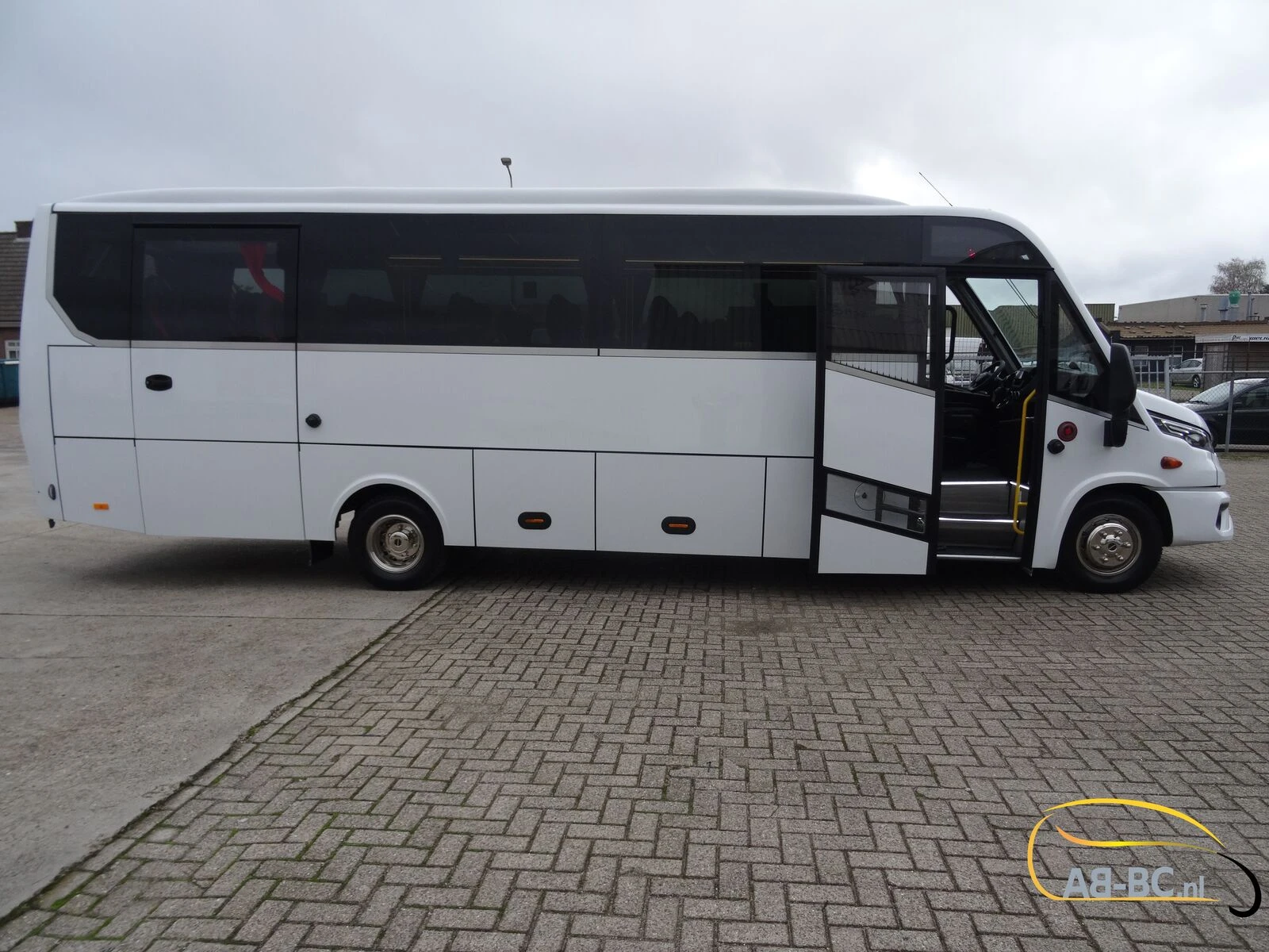 Iveco Aveuro Tourna 35 Seats EURO 6 2 Units Available afbeelding 5