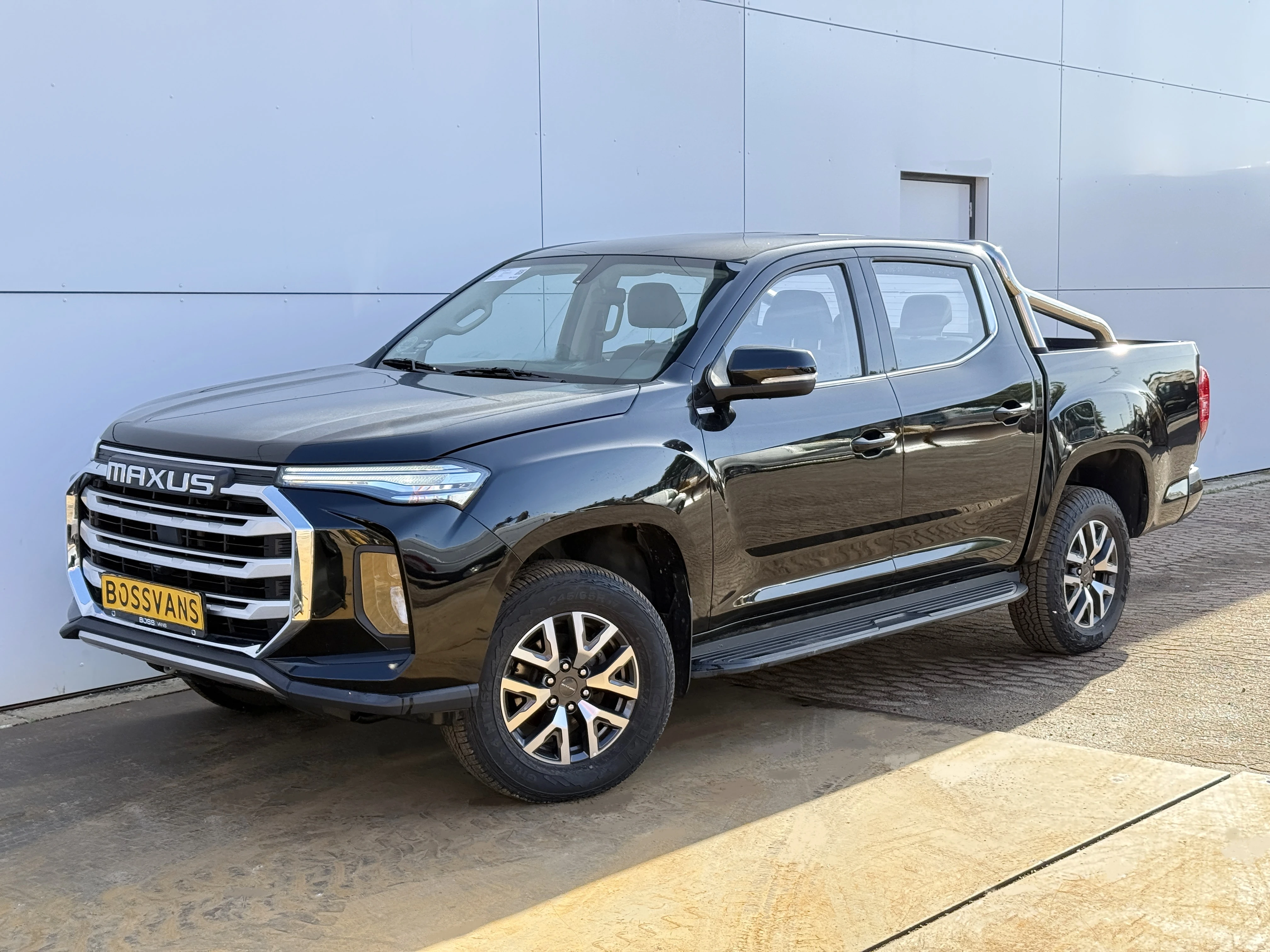 Maxus T90 2024 - 89kWh 177PK Elektrisch Pickup 471km WLTP 93.4% (SOH) Snelladen LED Climate control Carplay Camera Elektrisch verstelbare lederen stoelen 4x2 Pick-Up Dubbele cabine image 1