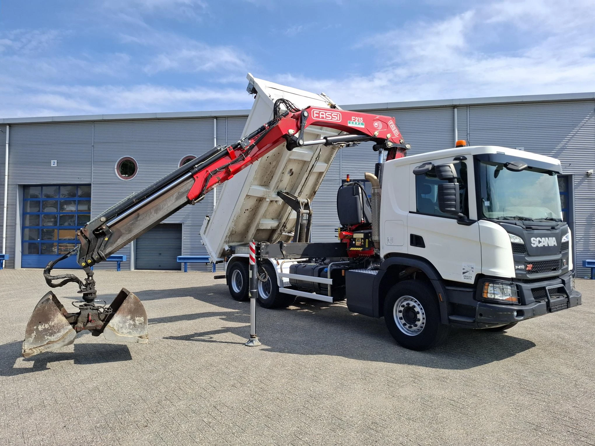 Scania P - NGS XT P410 / 6X4 / RETARDER / ONLY:192584 KM / BIG AXLE / FASSI F215A / REMOTE / ROTATOR / 2SIDE TIPPER / FULL-STEEL / DRUM BRAKES / TUV:01-03-2027 / EURO-6 / 2018 afbeelding 6
