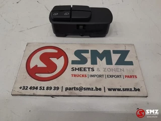 Mercedes-Benz N/A - Raamopener schakelaar passagierszijde Mercedes image 1
