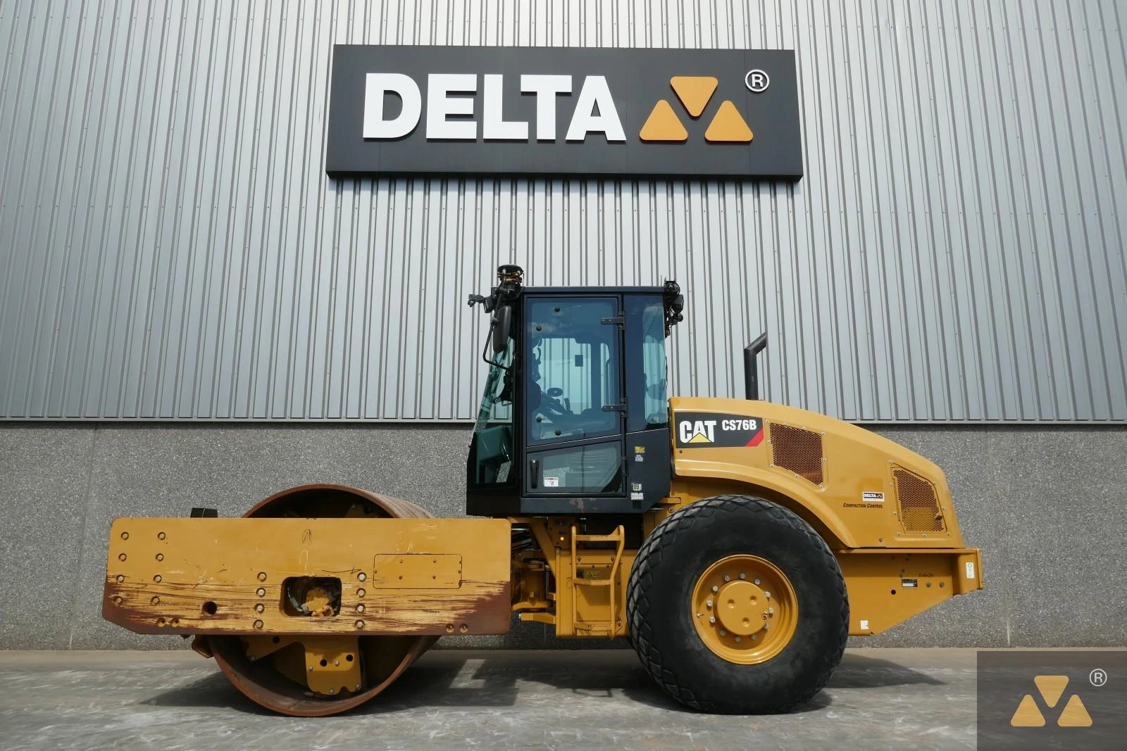 Caterpillar 2018 - CS76B image 1