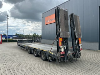 Broshuis N/A 2019 - 3ABSD Lowloader 3-axle / GVW: 59.000kg / Neck: 23.000kg / hydraulic steering + ramps + loading table / 4.60m extendable / winch / liftaxle obrazek 5