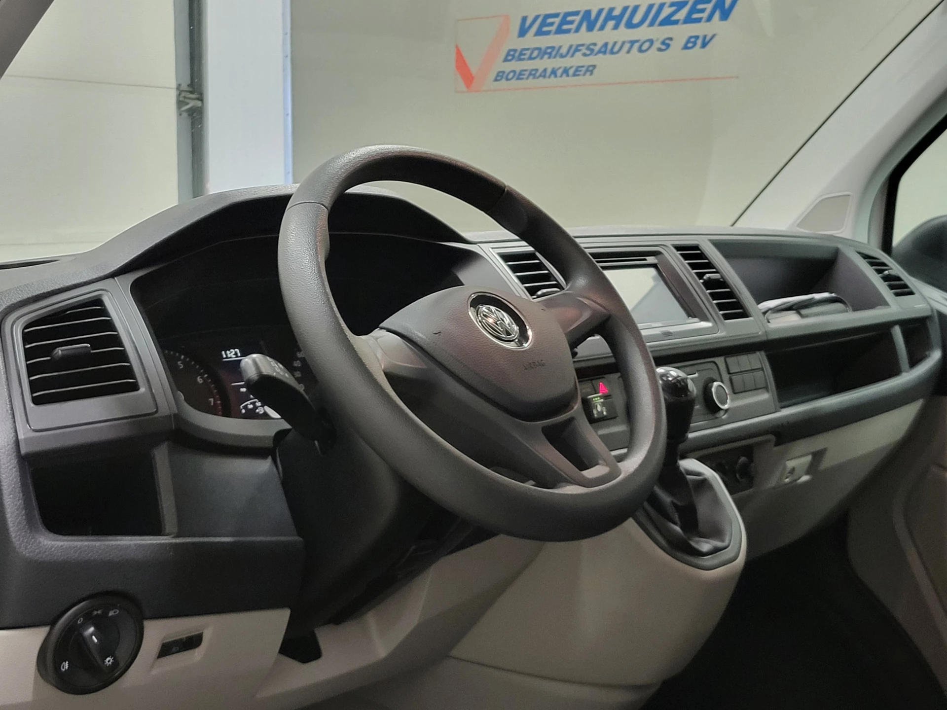 Volkswagen Transporter 2017 - Kombi 2.0TSI L2/H1 9-Personenbus! image 4