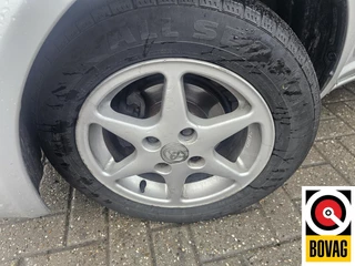 Toyota Yaris 2004 - 1.3 VVT-i Sol 100% onderhouden изображение 18
