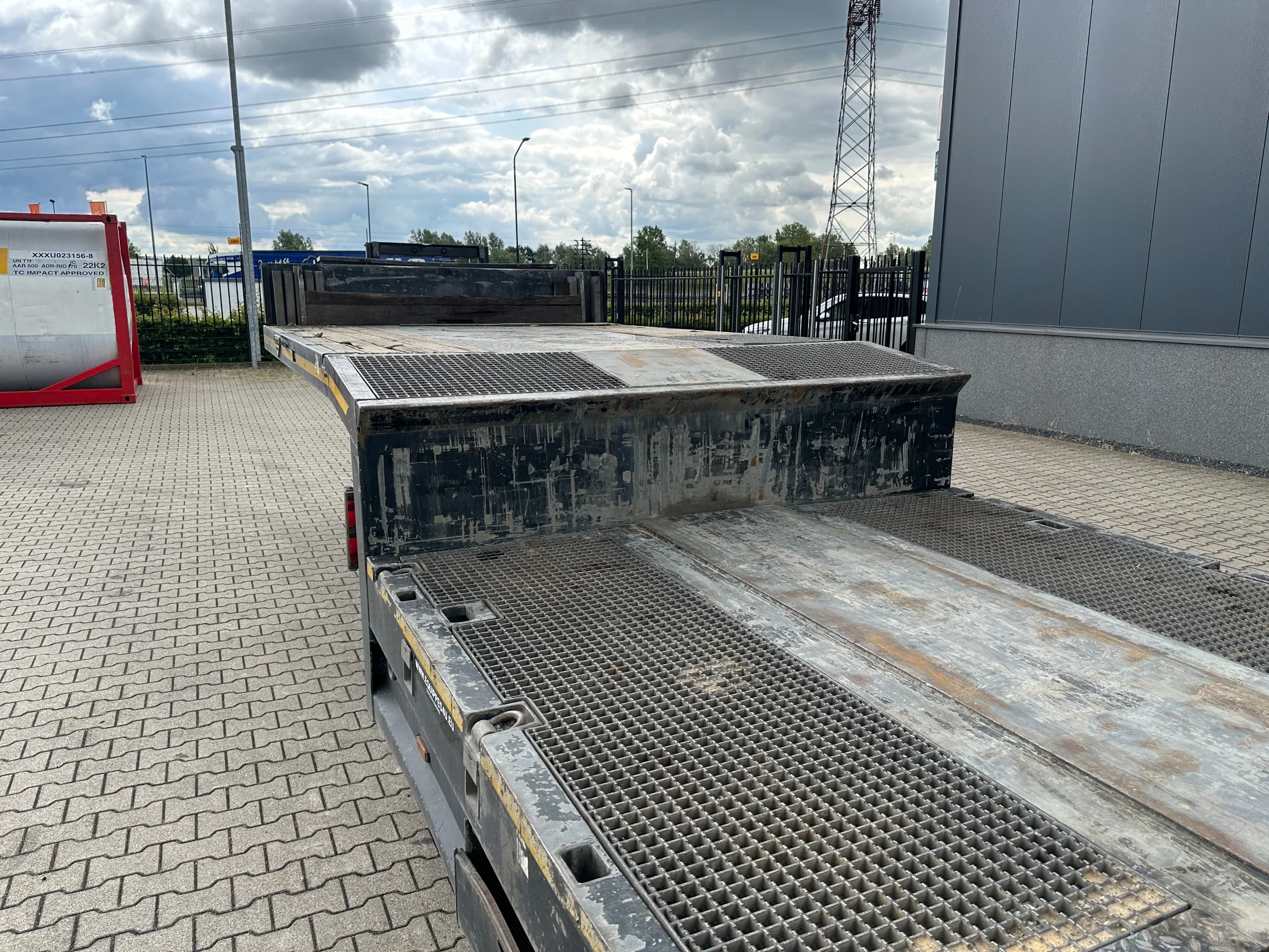 Broshuis 2019 - 3ABSD Lowloader 3-axle / GVW: 59.000kg / Neck: 23.000kg / hydraulic steering + ramps + loading table / 4.60m extendable / winch / liftaxle afbeelding 23