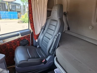 Scania R 2014 - R580 V8 / NL TRUCK / RETARDER / DOUBLE TANK / LIFT+LENKACHSE / TUV:09-09-2026 / LEATHER / XENON / FRIDGE / AUTOMATIC / EURO-6 / 2014 image 31