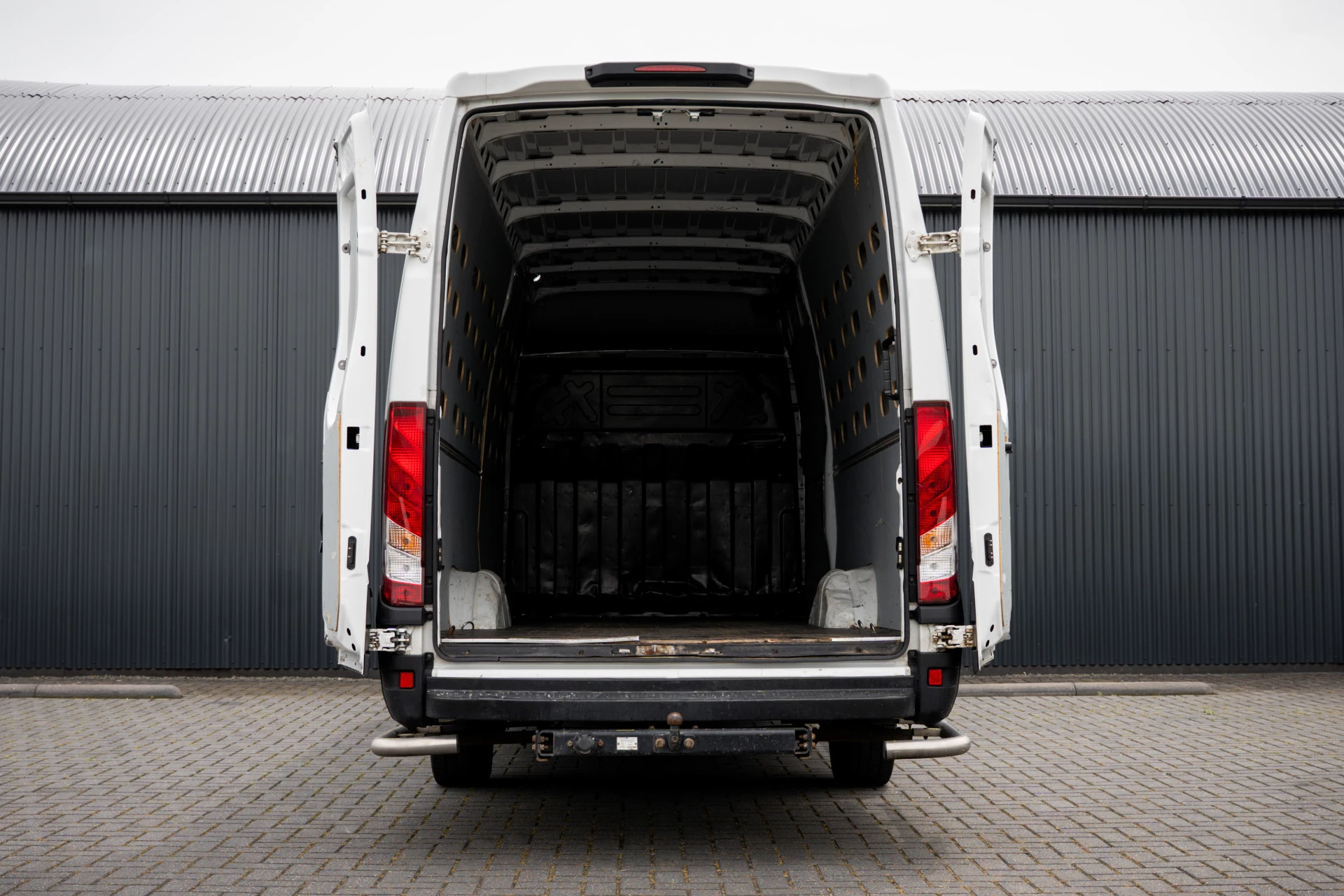 Iveco Daily 2021 - 35S14V 2.3 L4H2 | Automaat | 3.5T Trekgewicht | Climate | Cruise | Euro 6 изображение 9