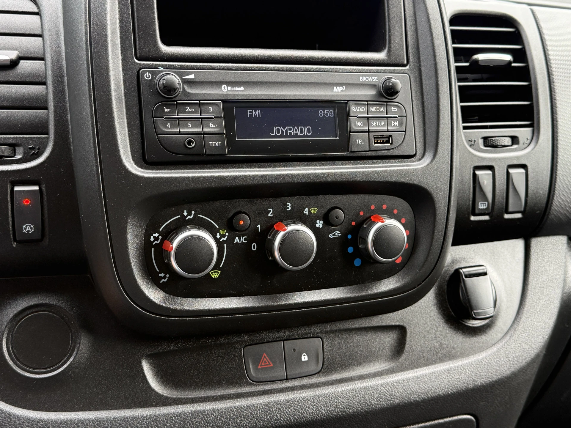 Renault Trafic 2021 - 2.0 dCi 120 PK / L2H1 / 1e EIG. / AIRCO / CRUISE / PDC / 3-ZITS / LED afbeelding 13