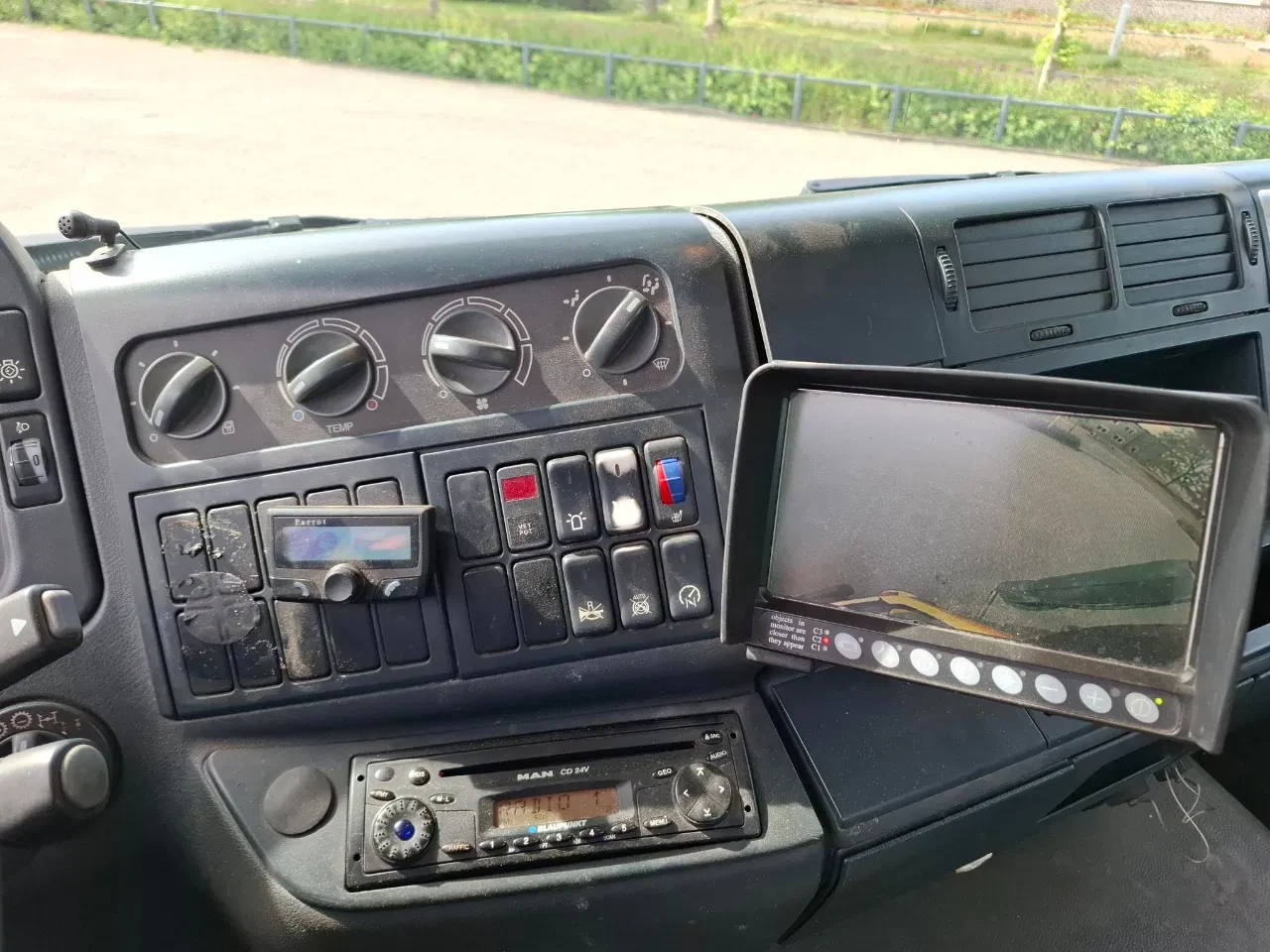 MAN TGM 2009 - TGM18.250 / 4X4 / NL TRUCK / TUV:30-04-2026 / 118783 KM / HMF 1110 K2 / ROTATOR / GOOD TYRES / FULL-STEEL / DRUM BRAKES / MANUAL / 2009 afbeelding 28