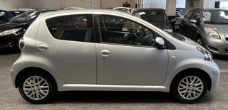 Toyota Aygo 2011 - 1.0-12V Comfort 2e Eigenaar - NAP - Navigatie - Airco image 13