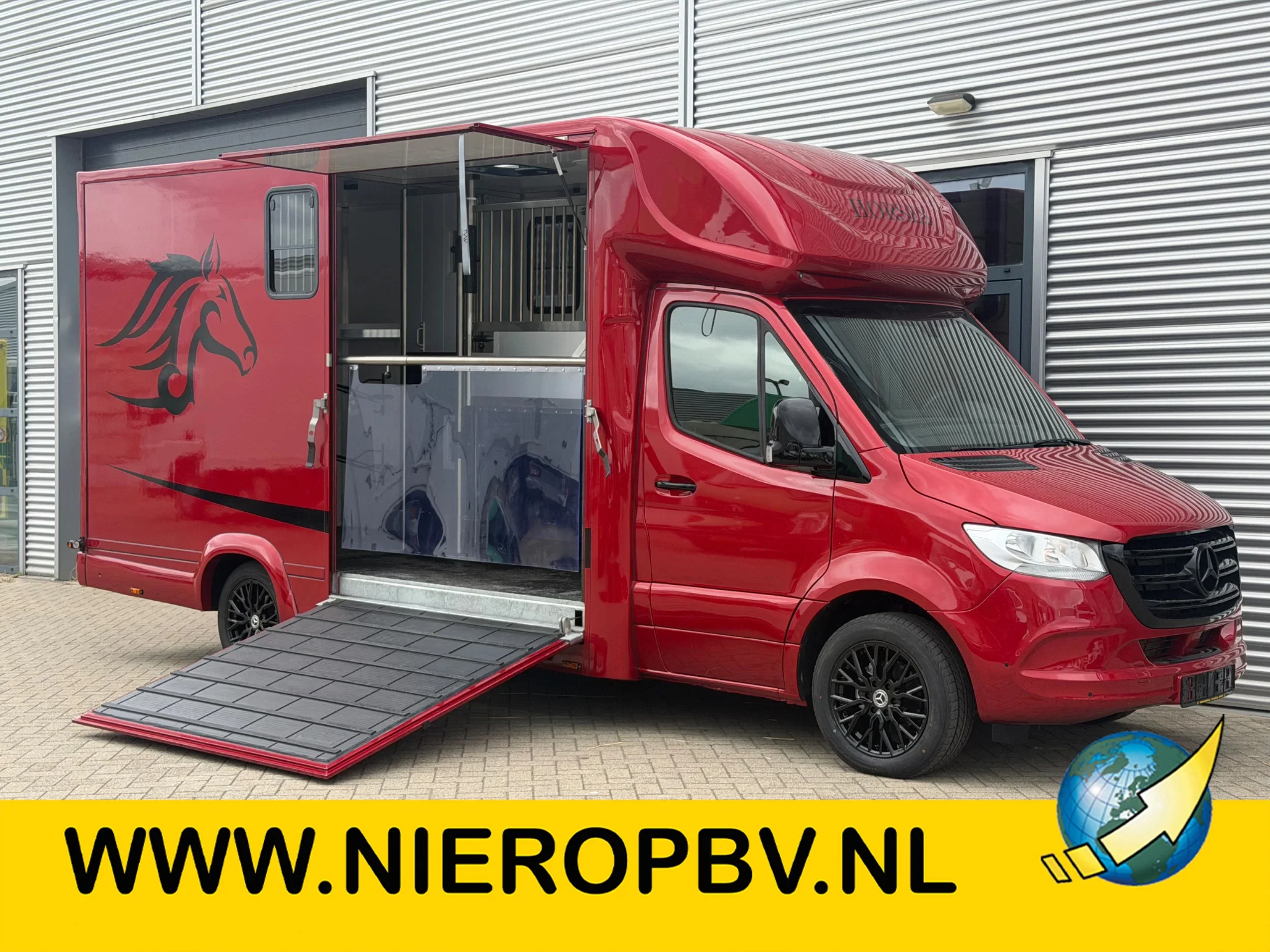 Mercedes-Benz Sprinter 2024 - 317CDI Paardenwagen-Hengsten Uitvoering Automaat Airco Navi Cruisecontrol 70,000KM afbeelding 1