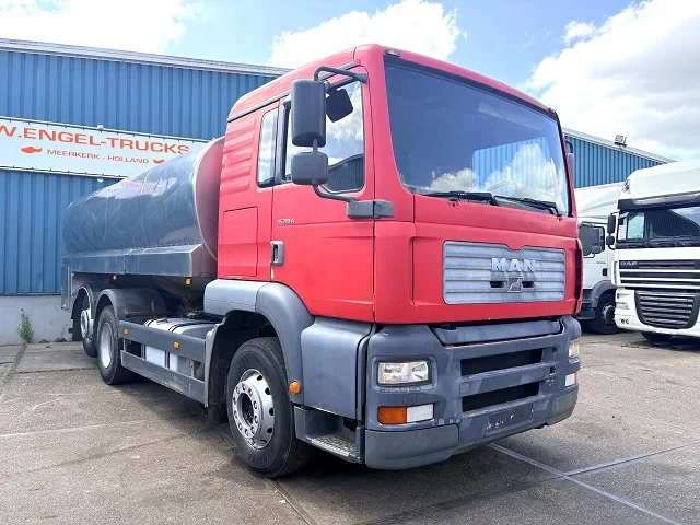 MAN TGA 2001 - 26.310 A 6x2 15.000 WATERTANK (ZF16 MANUAL GEARBOX / STEEL SUSPENSION FRONT-AXLE / LIFT-AXLE / COUNTER / PUMP)ETC. afbeelding 2