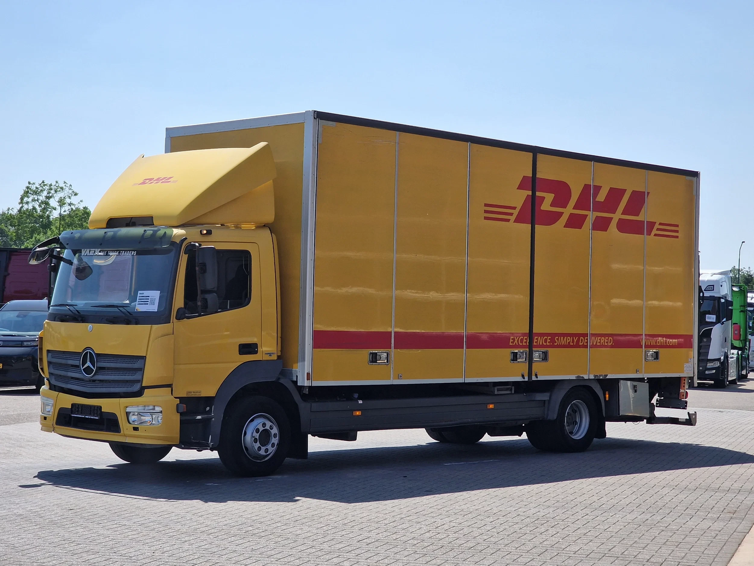 Mercedes-Benz Atego 2013 - 1223 4x2 Box with sidedoors - Loadlift - Euro 6 - Low KM - Automatic gearbox image 3