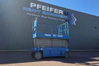 Genie 2015 - GS3246 Electric, Working Height 11.75 m, 318kg Cap zu verkaufen