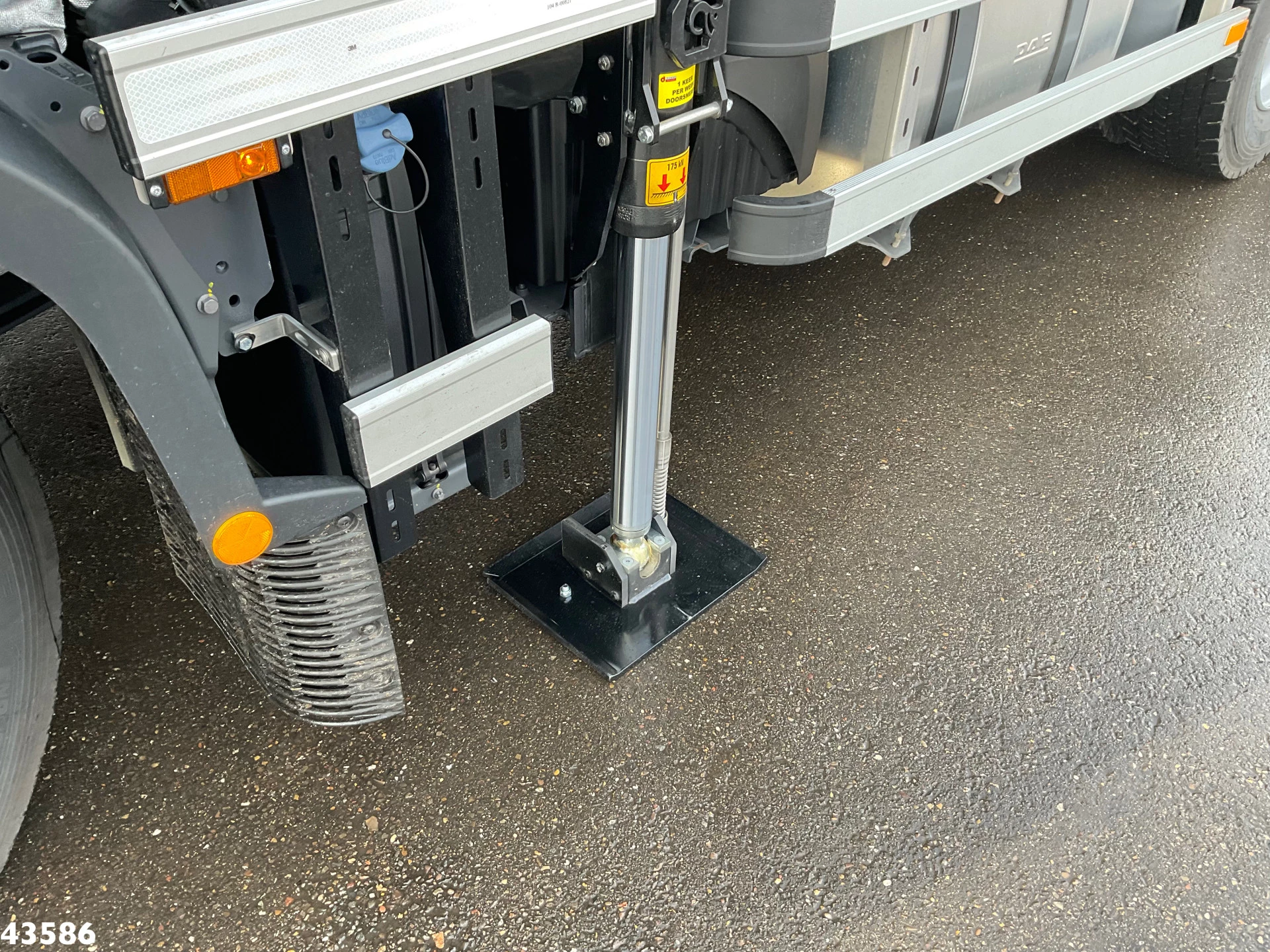 DAF FAN XD 340 Hiab 23 Tonmeter laadkraan 2023 изображение 7