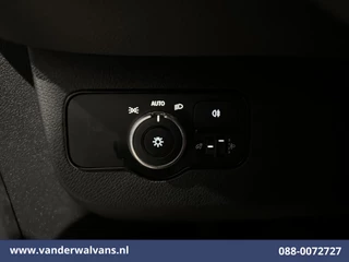 Mercedes-Benz Sprinter 2021 - 317 CDI 170pk L3H2 Euro6 Airco | Camera | Apple Carplay | Cruisecontrol | Chauffeursstoel image 18