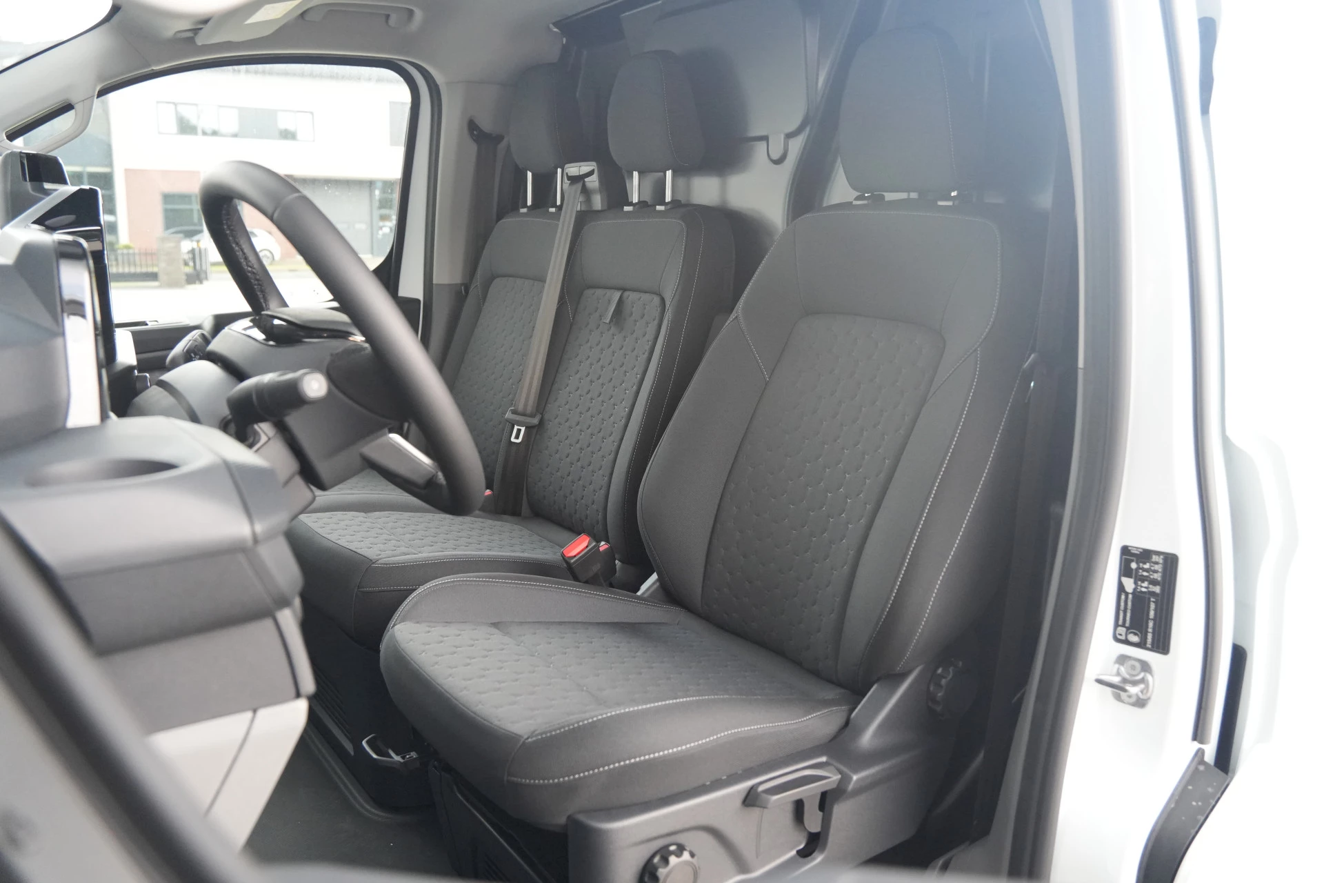 Ford E-Transit Custom 2026 - 320 L1H1 Limited 71 kWh 218pk - 2x Schuifdeur - Trekhaak - Camera - Carplay - Rijklaar obrázek 17