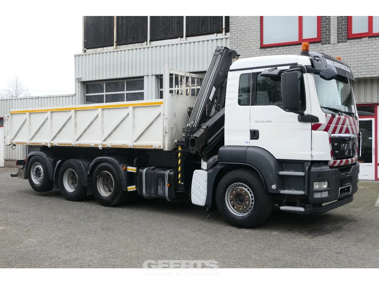 MAN TGS 2009 - 35.400 | 8X4 | HIAB 144 BS-3 DUO + Remote Control | 25Ton Tipper | 468407Km | 2009 | Euro4 | Belgium Truck image 1