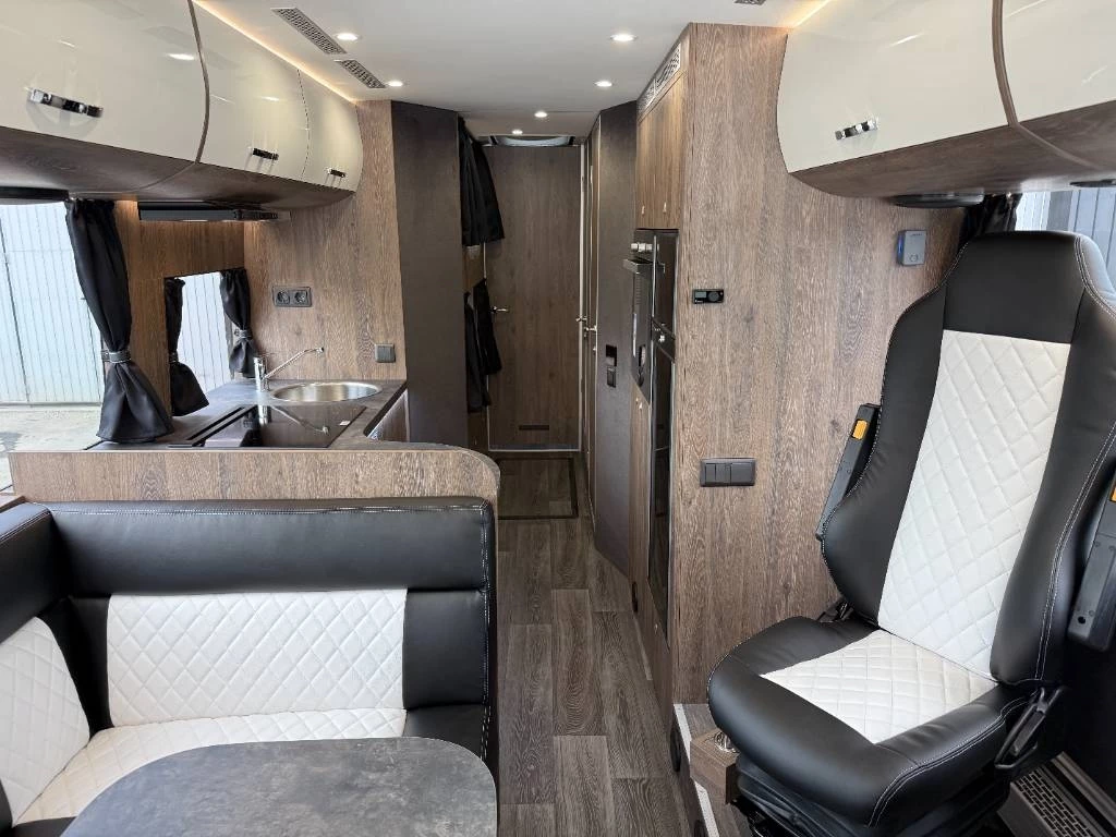 Volvo 2008 - Contrast "Motorhome" afbeelding 18