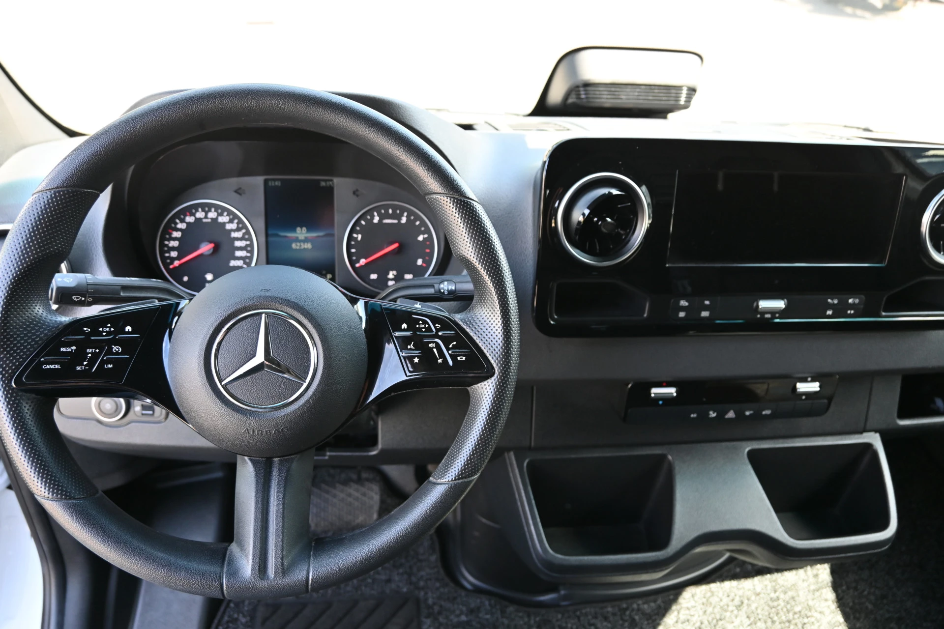Mercedes-Benz Sprinter 2024 - 317 CDI L2H2 Pro zdjęcie 15