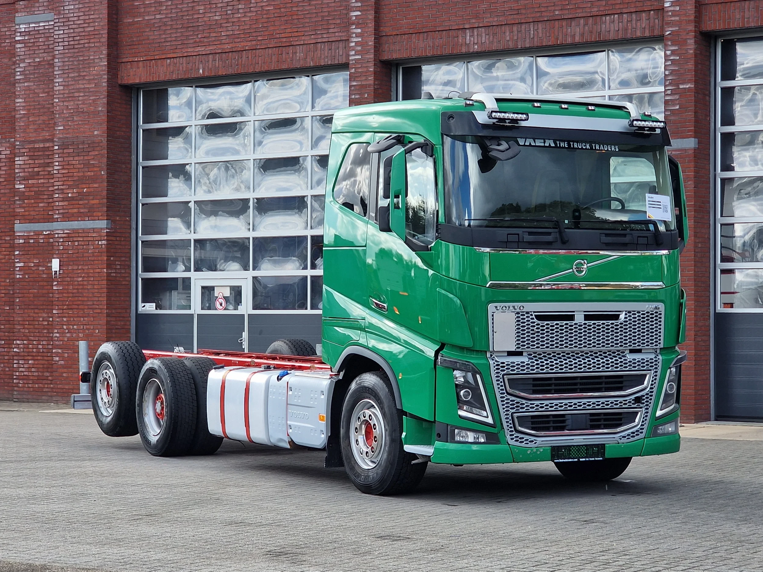 Volvo FH 2019 - 16.750 6x2*4 - Low roof - 4.60 WB - Full air - HUB reduction - Leather zdjęcie 1