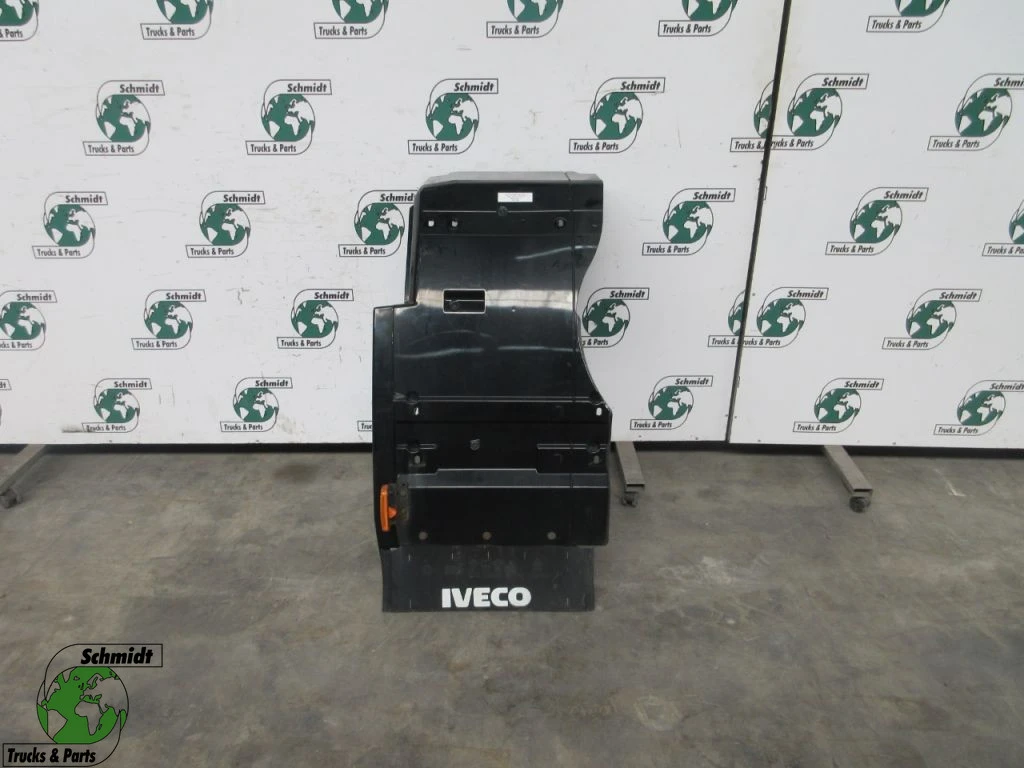 Iveco - 5802763571 SPATBORD RECHTS & LINKS S WAY EURO 6 afbeelding 1