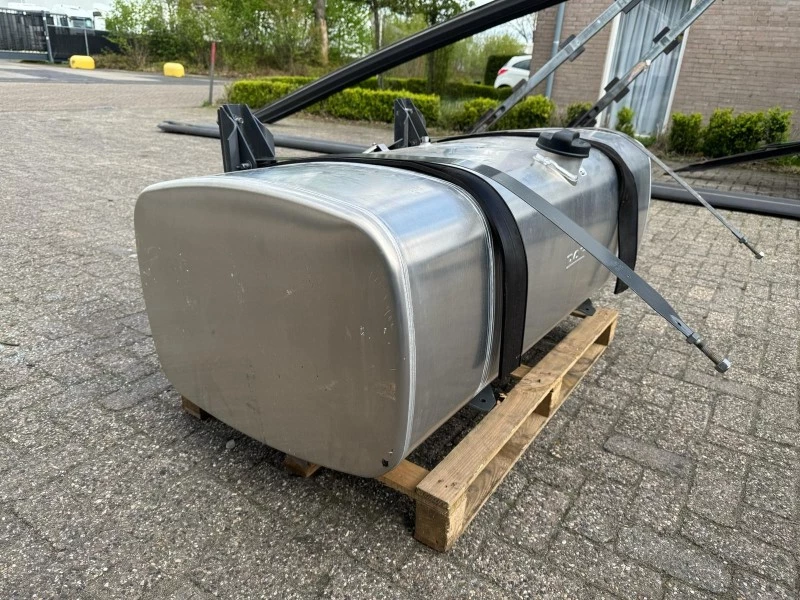 DAF 2023 - 2198109 BRANDSTOFTANK+STEUNEN 450 LTR (155X68X51CM) obrázek 2