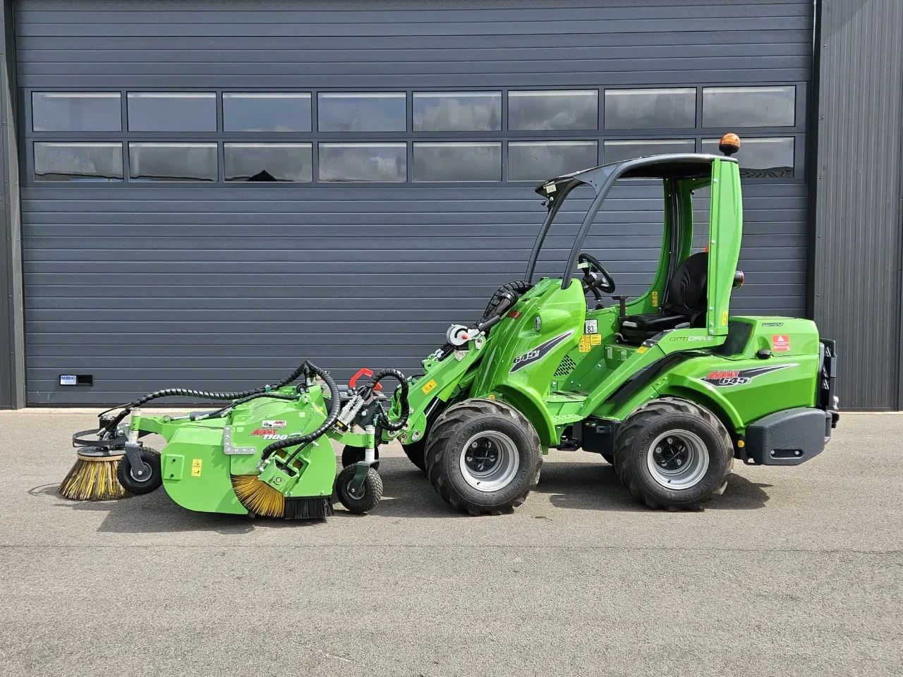 Avant 2025 - 645i Rental mini-shovel afbeelding 8