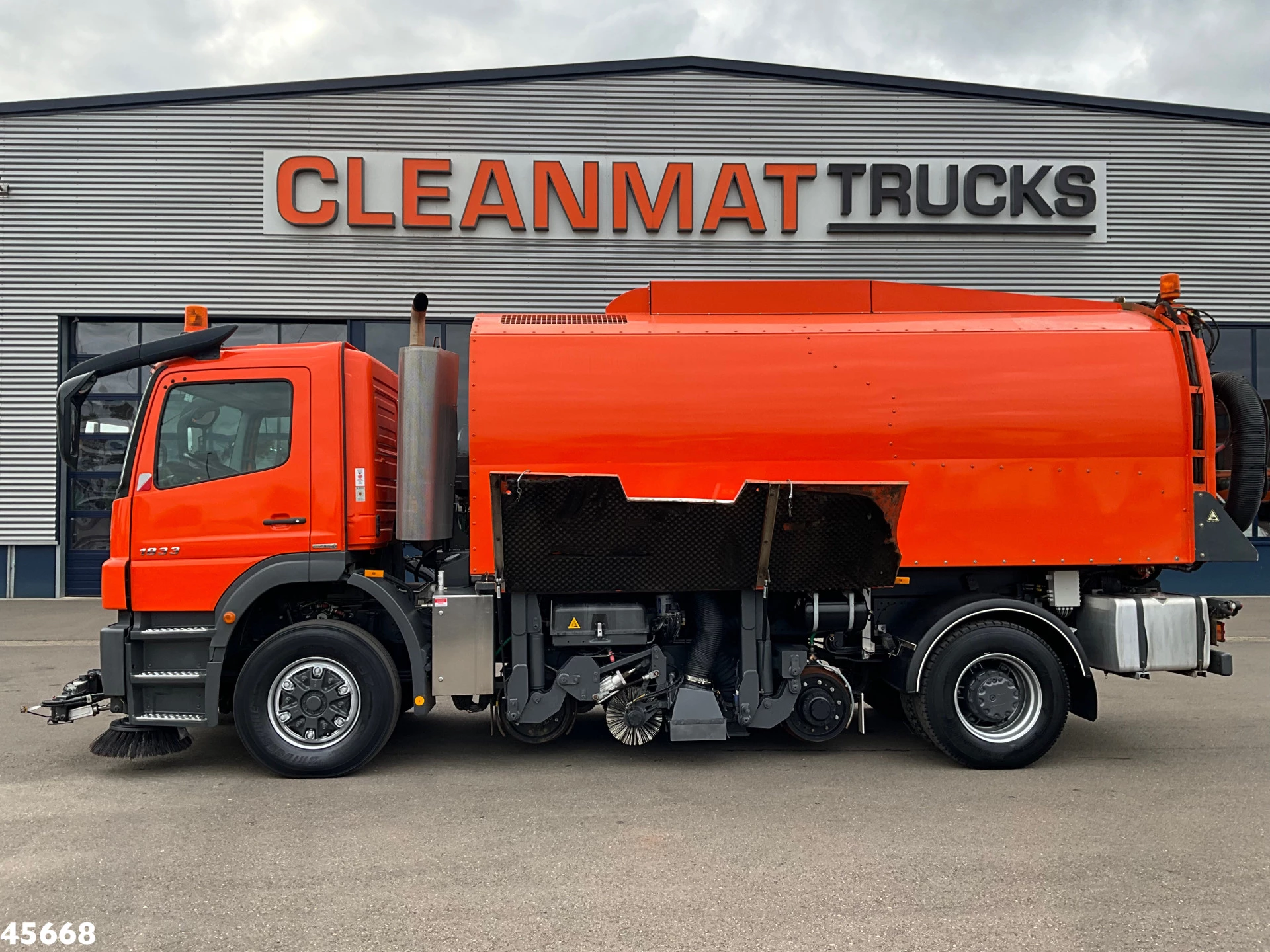 Mercedes-Benz Axor 1833 4x4 Schörling SORF Schienenreinigungs/Railway sweeper Just 38.680 Km! 2013 obrázek 3