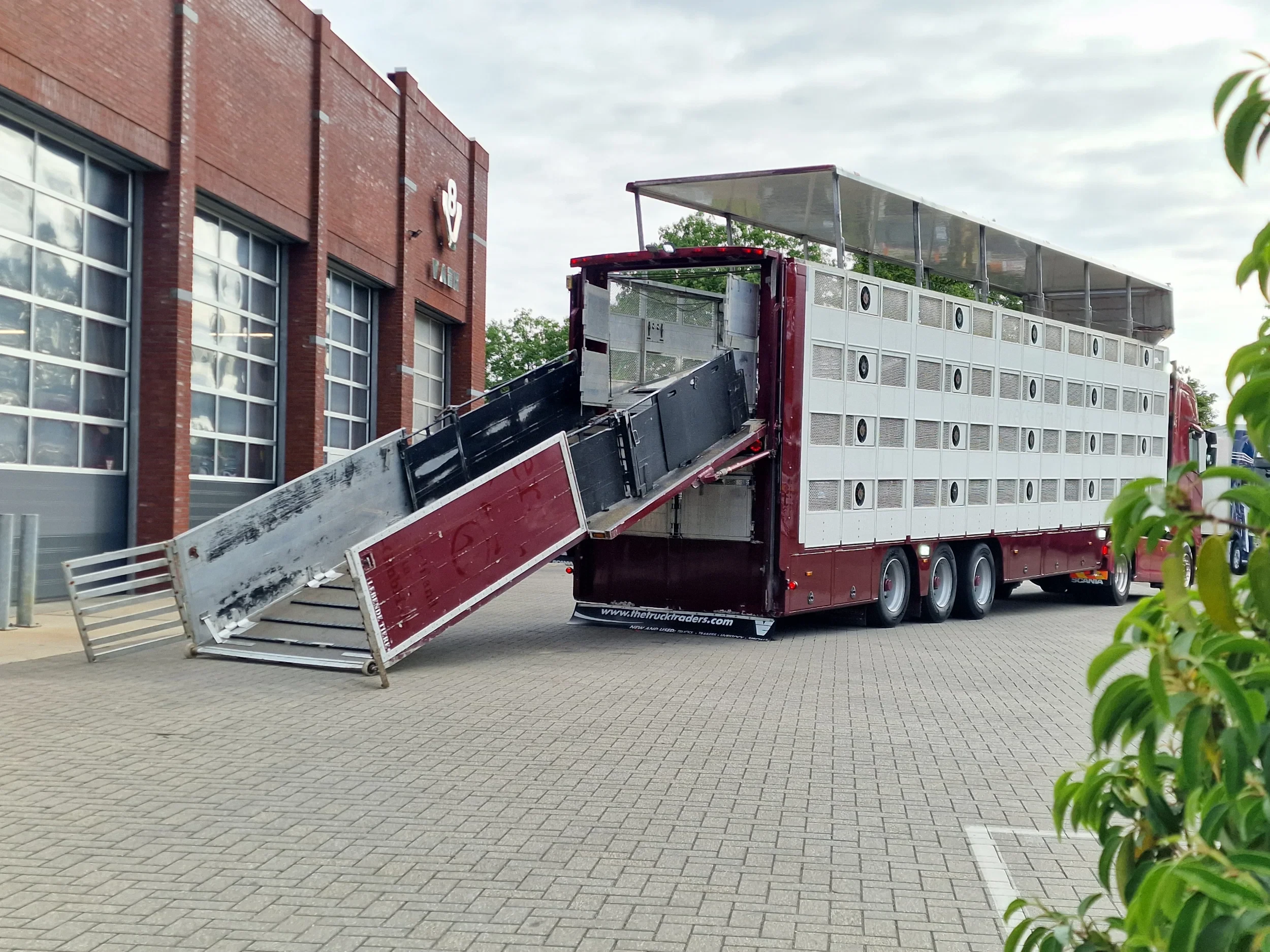 CUPPERS 2013 - 4 stock - new TUV - type 2 - lifting floors - lift / ramp afbeelding 9