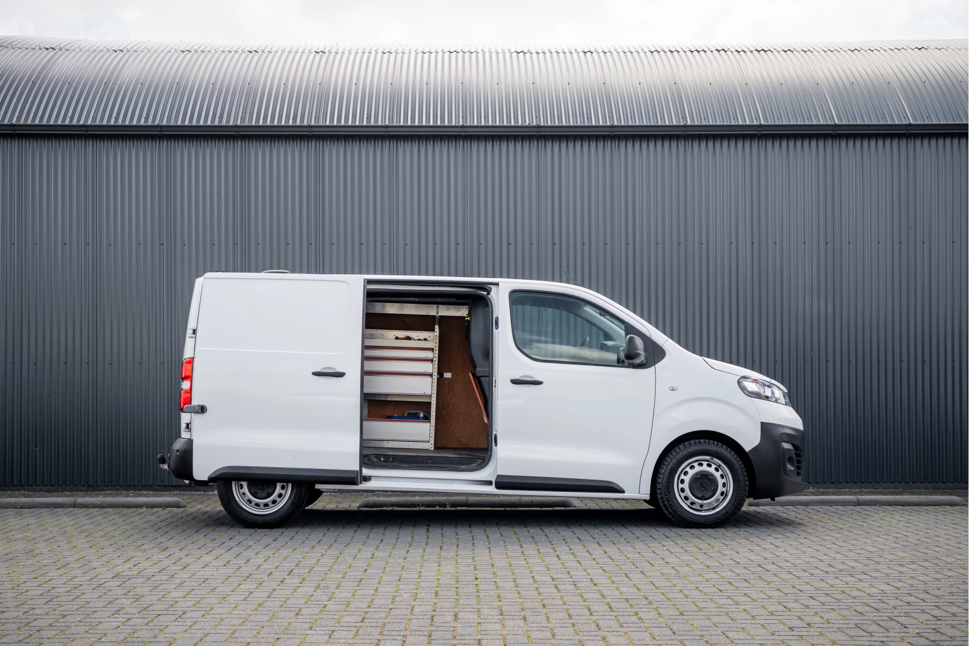 Opel Vivaro 2021 - 2.0 L2H1 125PK | Bedrijfswageninrichting | Cruise | Carplay | Camera | Airco | PDC | Trekhaak image 7