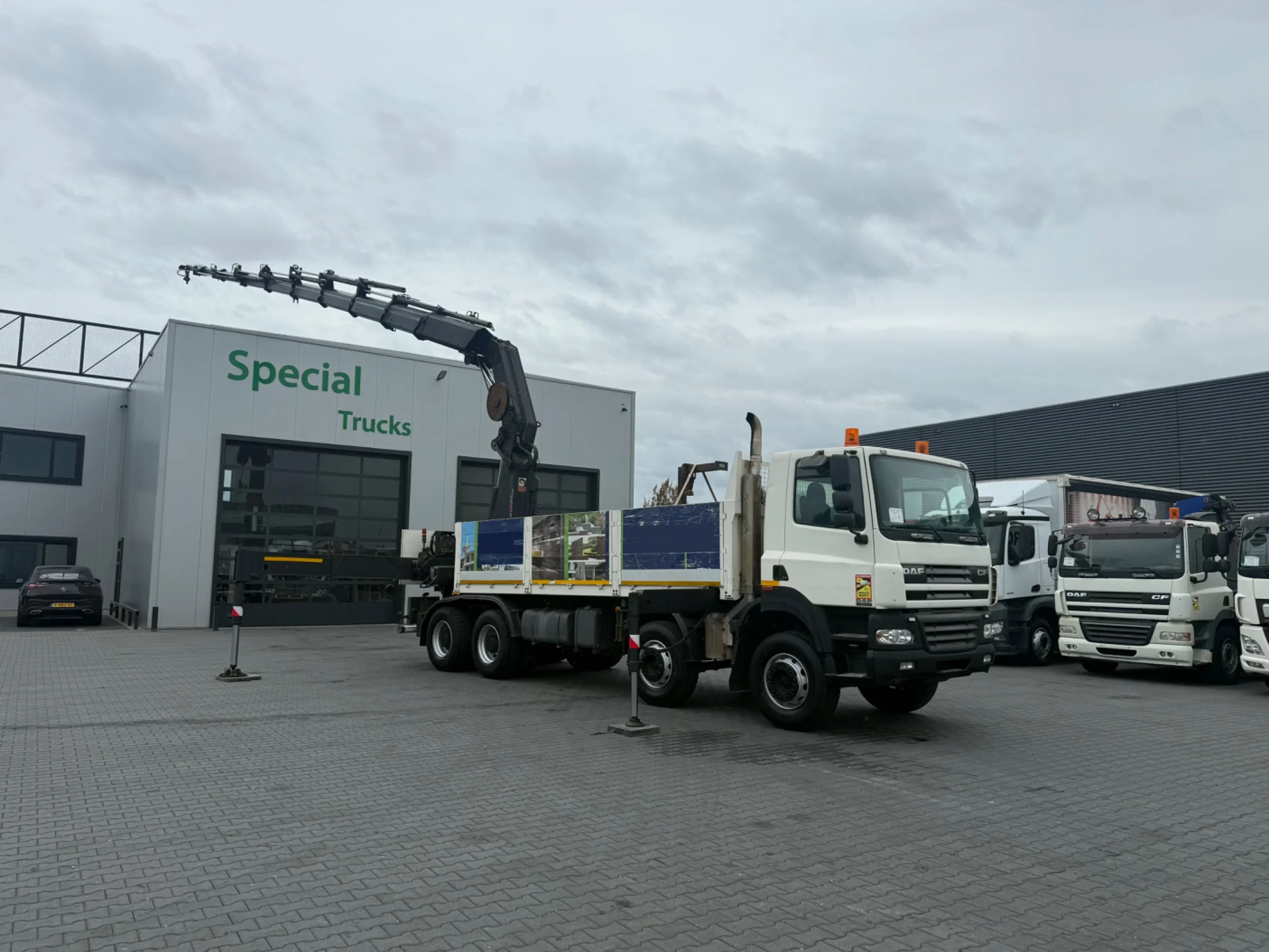 DAF CF 85.430 2005 - 8x4 + HIAB 600 E-9 HiPro – 9x hydraulisch – 26,5 meter afbeelding 1